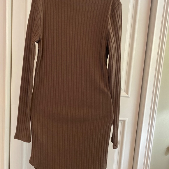 Forever 21 mock neck dress - Picture 4 of 4